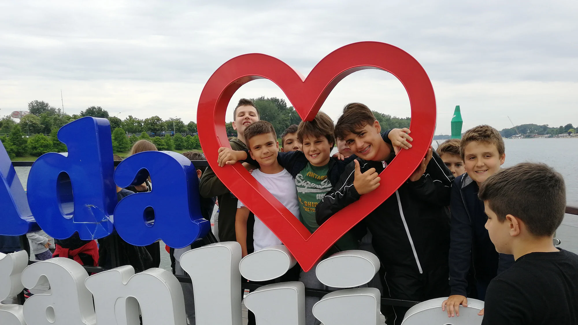 letnji-kamp-deca-ada-ciganlija-ostrvosporta.jpg Deca u letnjem sportskom kampu na Adi Ciganliji
